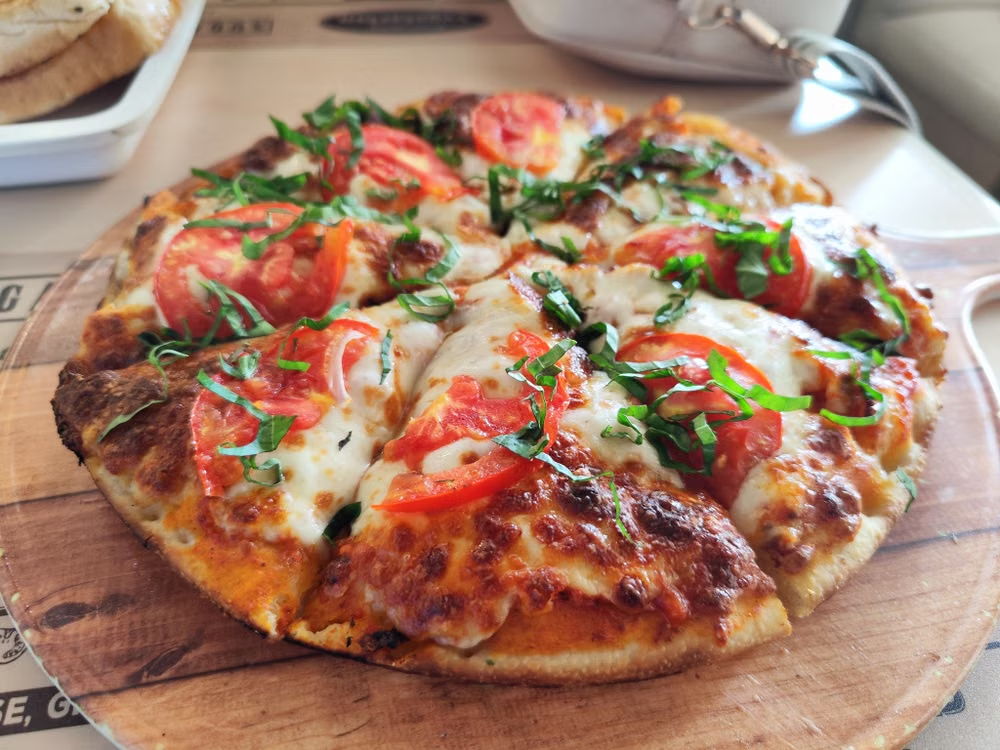 This photo shows a pizza.