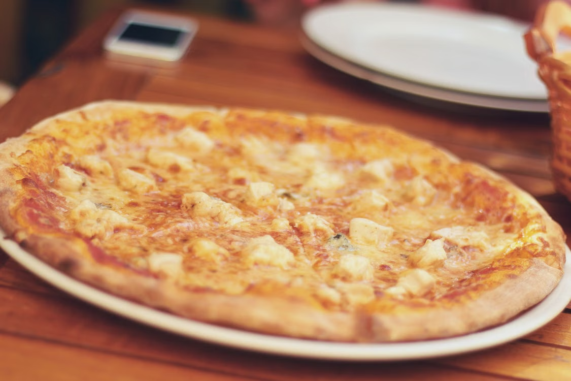 This photo shows a pizza.